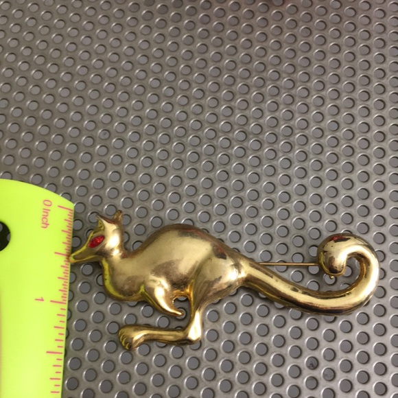 🖤Vtg 3” Kangaroo 🦘brooch